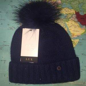 NWT Chaos Lux navy blue beanie w/rabbit fur
